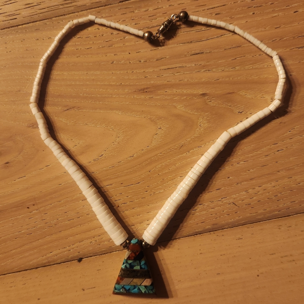 Vintage  White Puls Shell Agate and Turquoise Necklace EUac